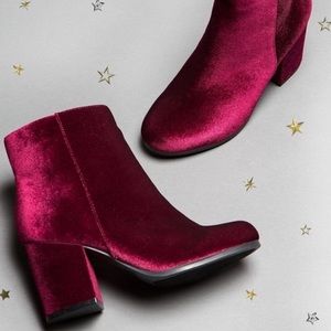 💋Stella Velvet Merlot Booties💋